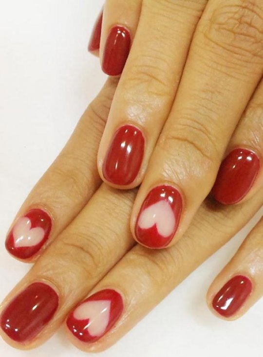 Manicure DIY na Walentynki: inspiracje z blogów