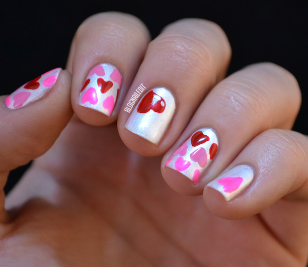 Manicure DIY na Walentynki: inspiracje z blogów