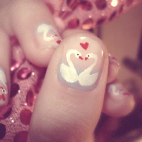 Manicure DIY na Walentynki: inspiracje z blogów