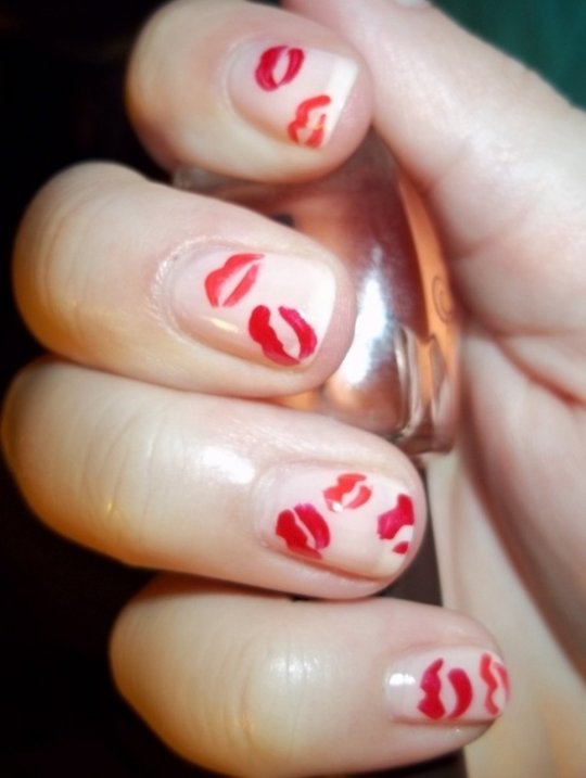 Manicure DIY na Walentynki: inspiracje z blogów