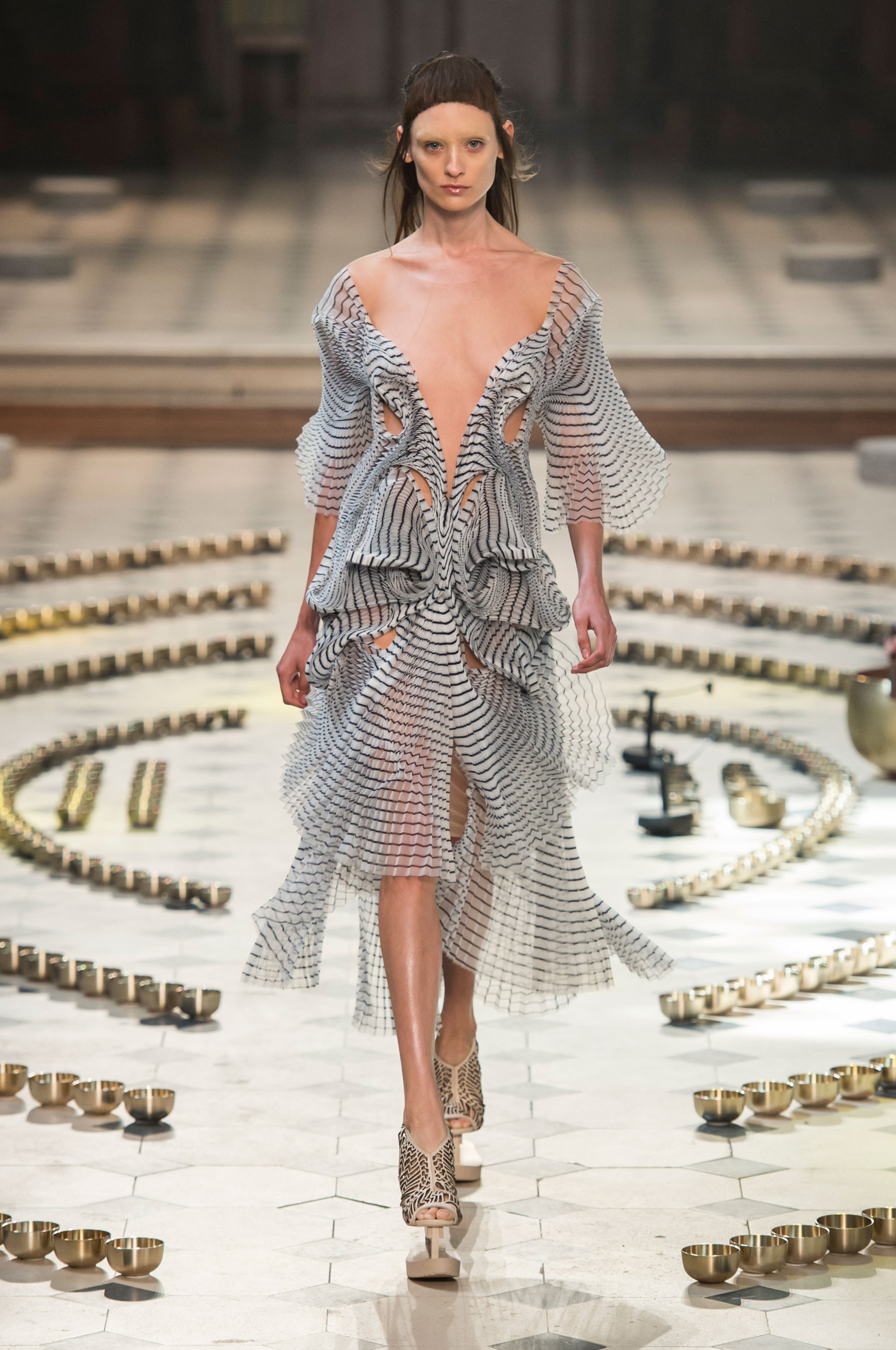 Iris van Herpen haute couture jesień-zima 2016/2017, fot. Imaxtree