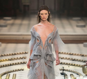Iris van Herpen haute couture jesień-zima 2016/2017, fot. Imaxtree