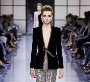 Armani Privé haute couture jesień-zima 2016/2017, fot. Imaxtree