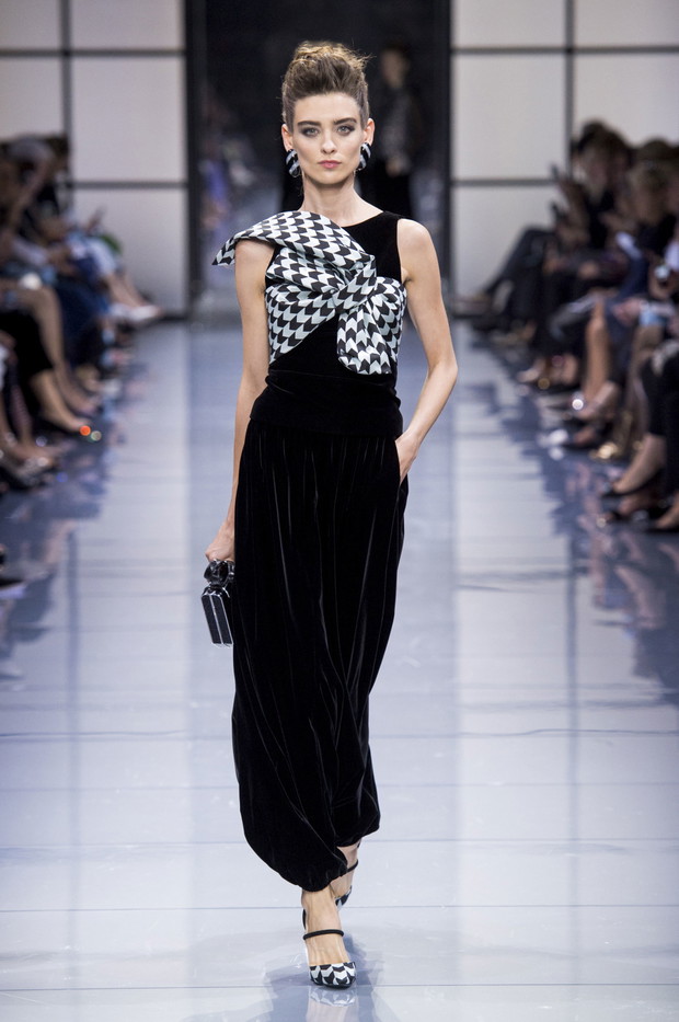 Armani Privé haute couture jesień-zima 2016/2017, fot. Imaxtree