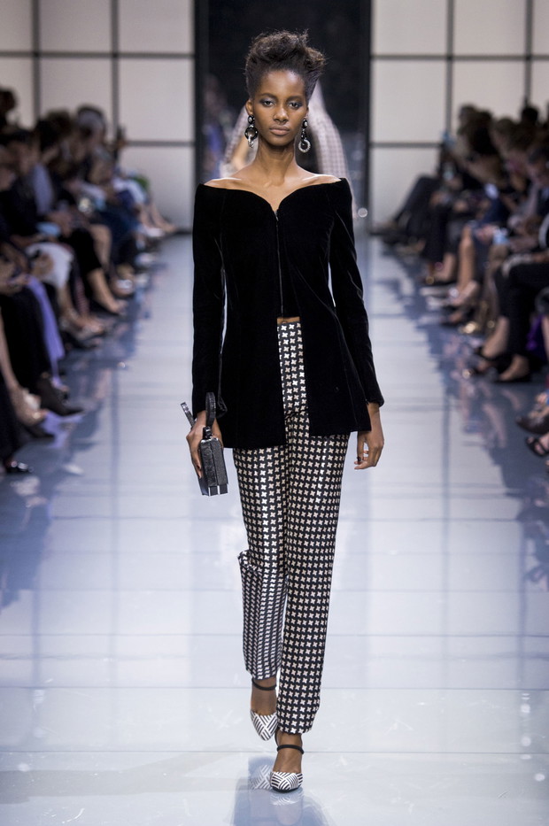 Armani Privé haute couture jesień-zima 2016/2017, fot. Imaxtree