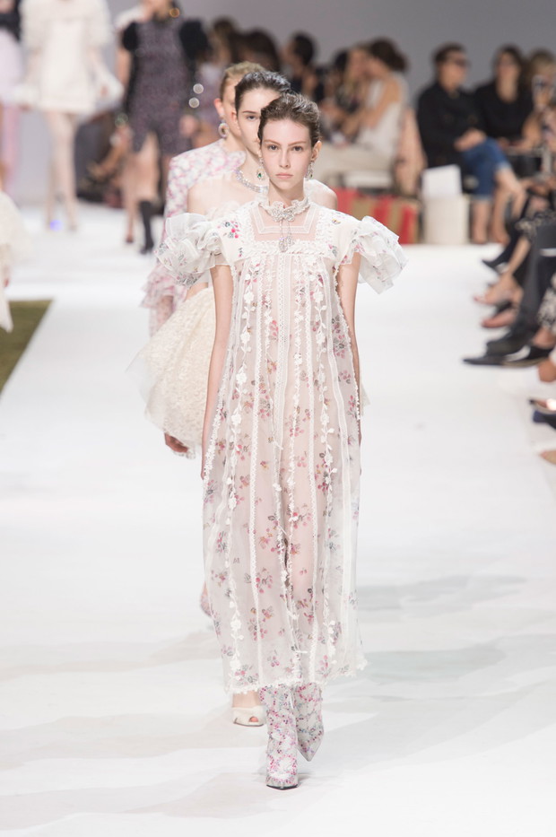 Giambattista Valli haute couture jesień-zima 2016/2017, fot. Imaxtree