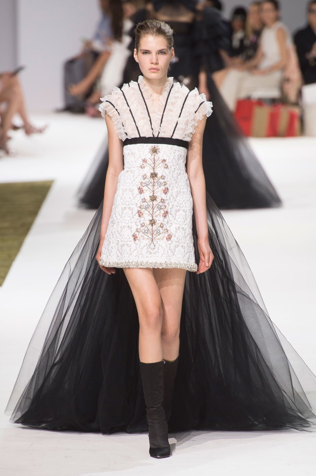 Giambattista Valli haute couture jesień-zima 2016/2017, fot. Imaxtree