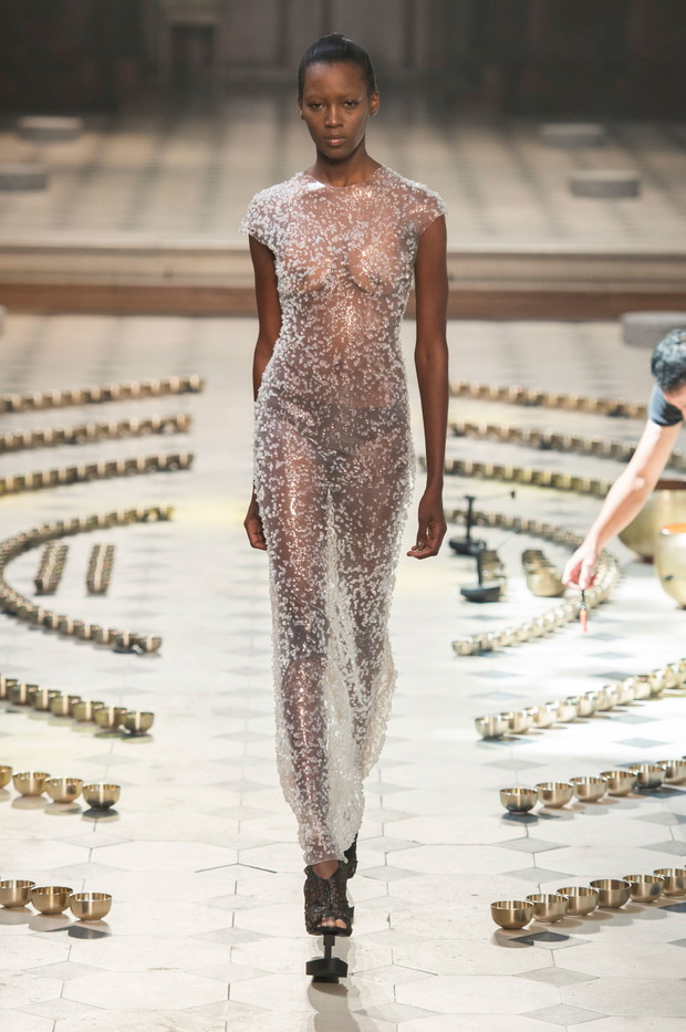 Iris van Herpen haute couture jesień-zima 2016/2017, fot. Imaxtree