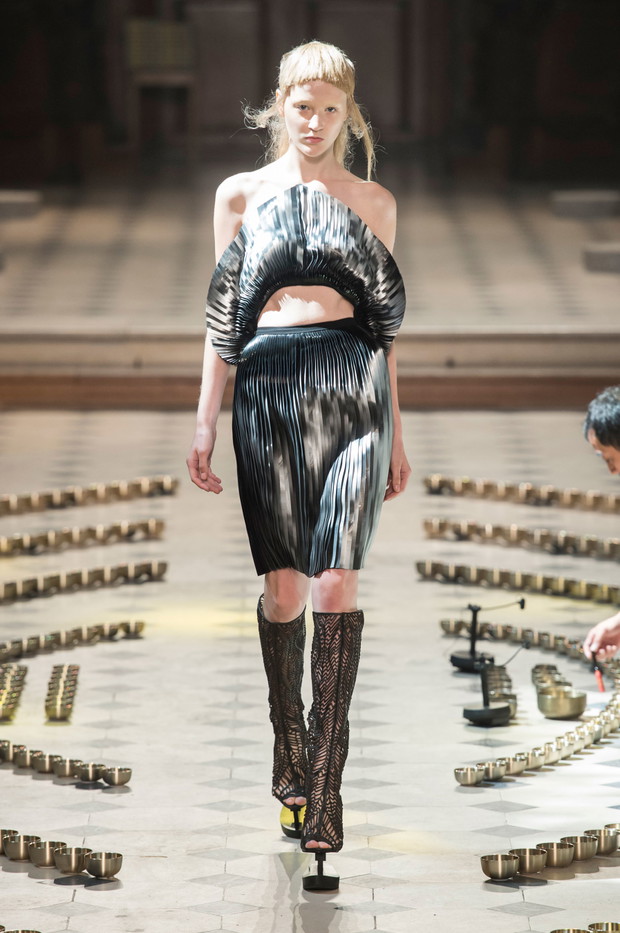 Iris van Herpen haute couture jesień-zima 2016/2017, fot. Imaxtree