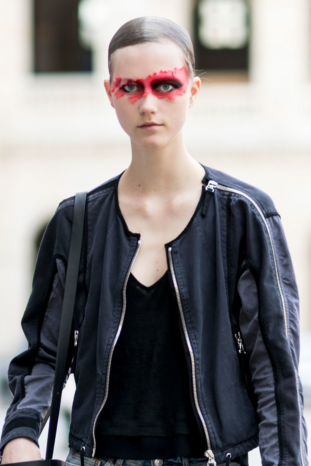 Street fashion: modelki off duty na Fashion Week Haute Couture AW 2016 , fot. Imaxtree