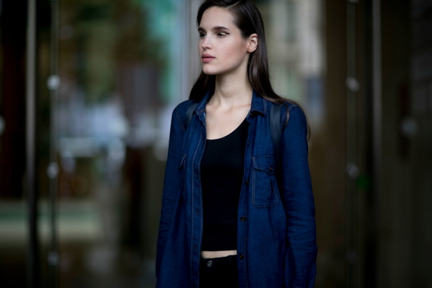 Street fashion: modelki off duty na Fashion Week Haute Couture AW 2016 , fot. Imaxtree