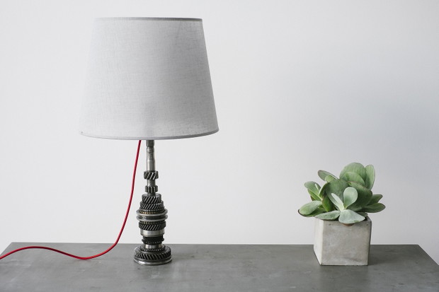 REC.ON - designerskie lampy z samochodowych części