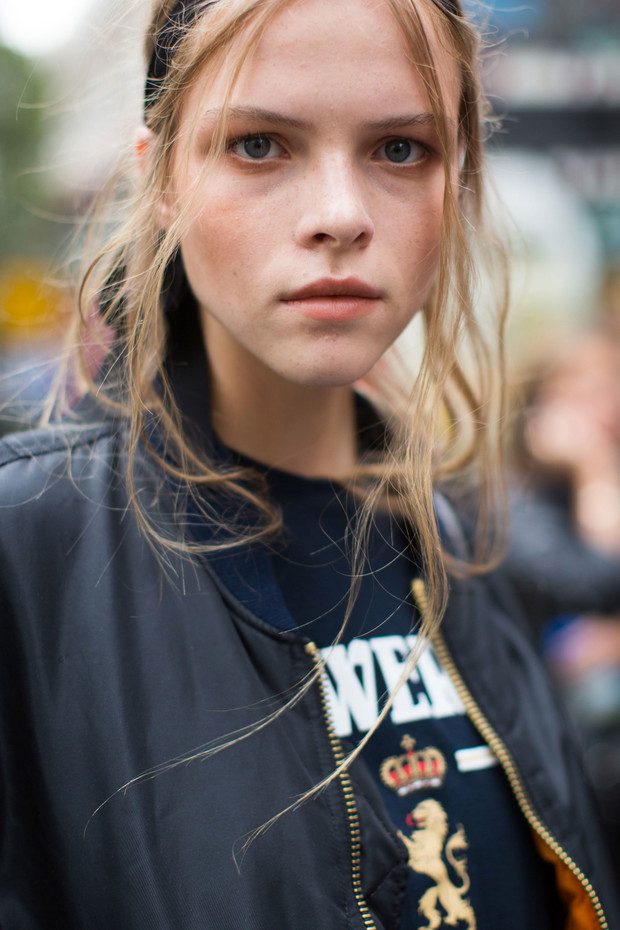 Street fashion: modelki off duty na London Fashion Week SS17