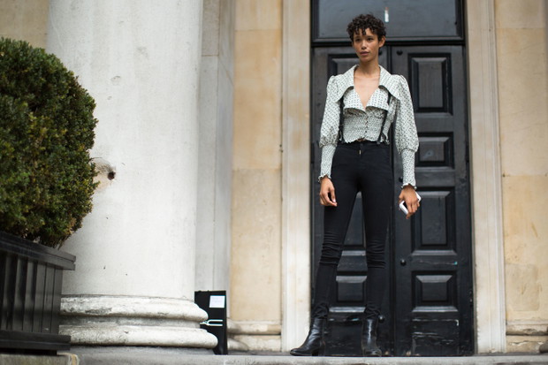 Street fashion: modelki off duty na London Fashion Week SS17