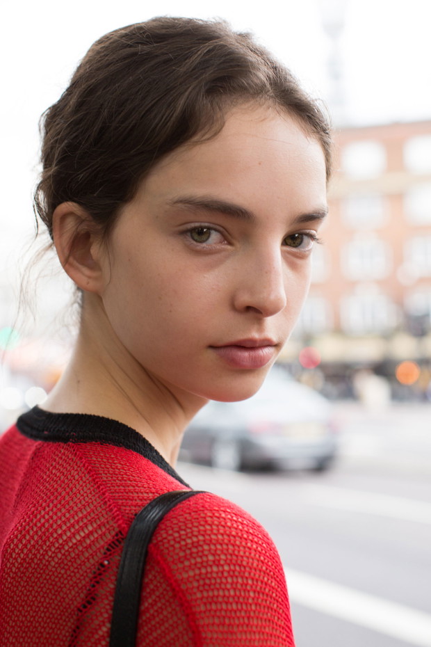 Street fashion: modelki off duty na London Fashion Week SS17