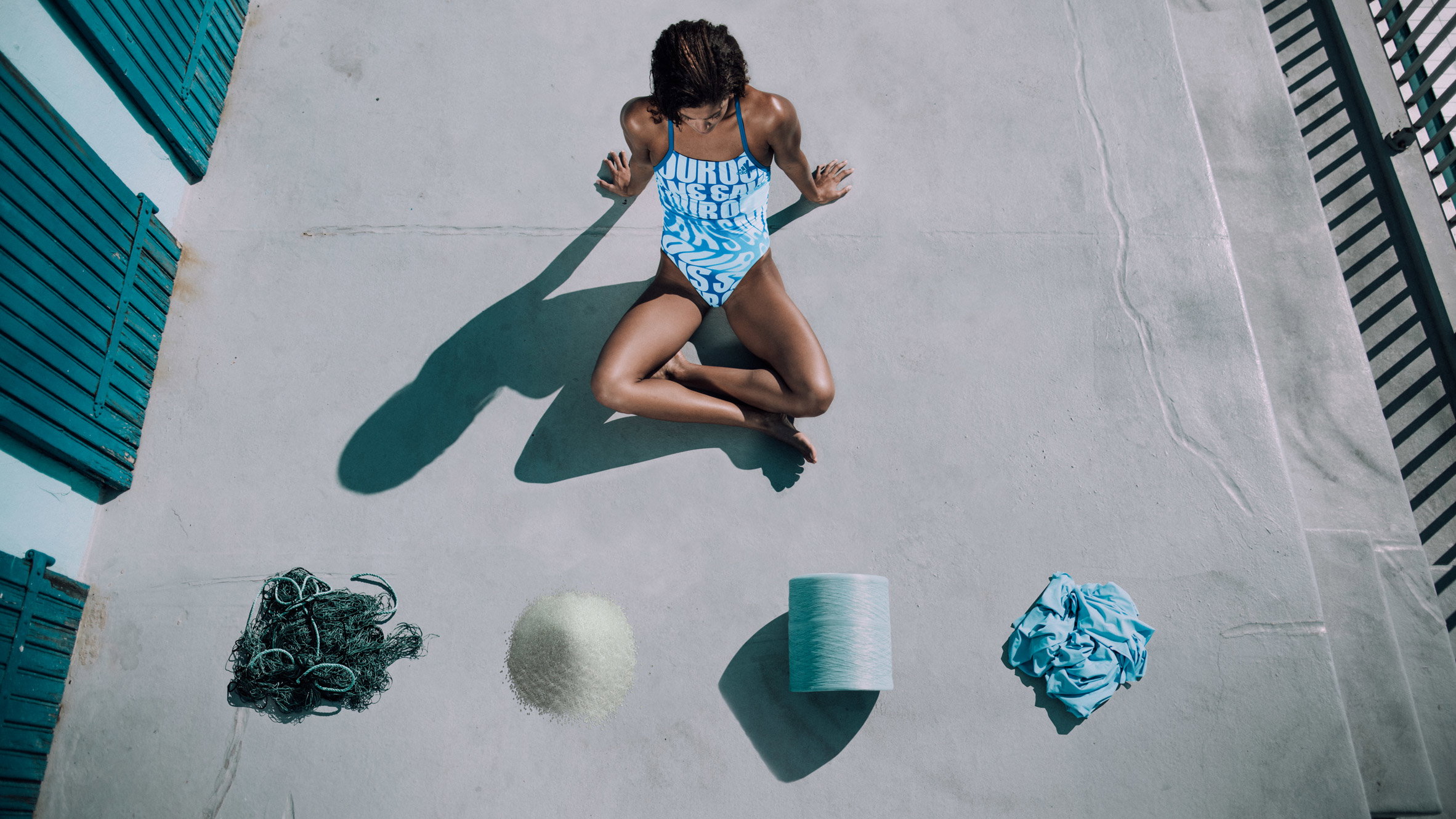 adidas i Parley stworzyli kostiumy kąpielowe z recyklingu