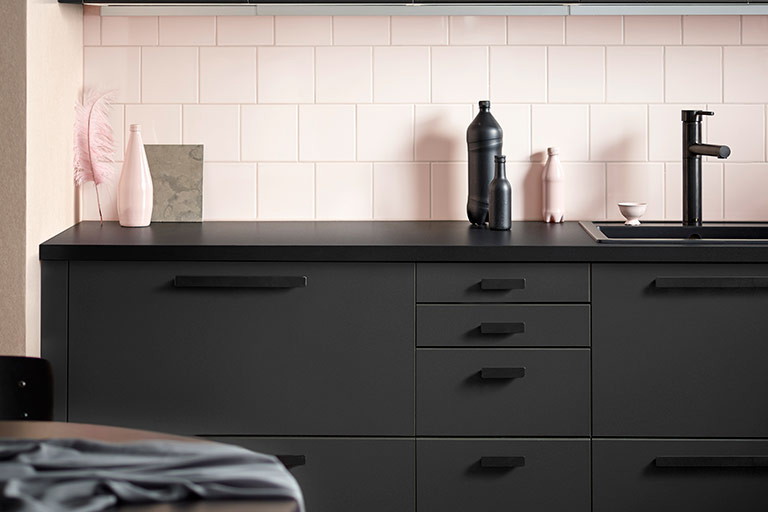 IKEA stworzyła meble z recyklingu. Są wykonane z plastikowych butelek!