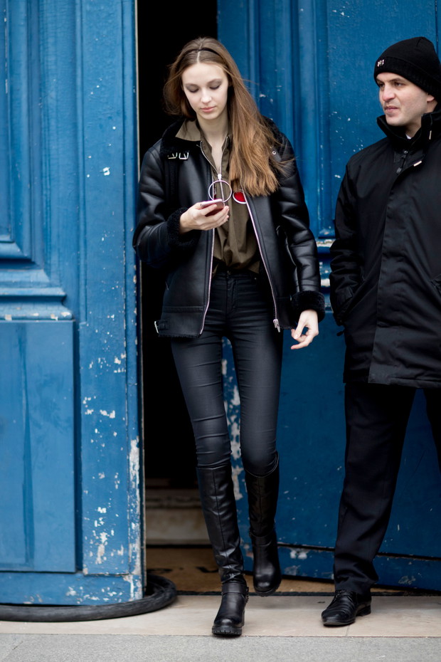 Street fashion: modelki off duty na Paris Fashion Week haute couture SS17