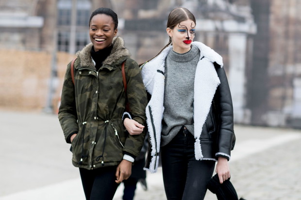 Street fashion: modelki off duty Paris Fashion Week haute couture SS17