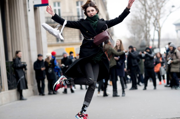Street fashion: modelki off duty Paris Fashion Week haute couture SS17