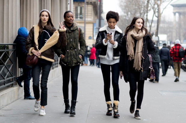 Street fashion: modelki off duty Paris Fashion Week haute couture SS17