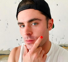 #PolishedMan - mężczyźni malują paznokcie w geście solidarności, fot. @zacefron