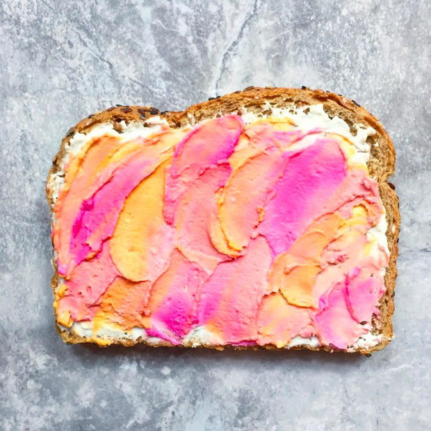 Trendy kulinarne 2017: tęczowe tosty