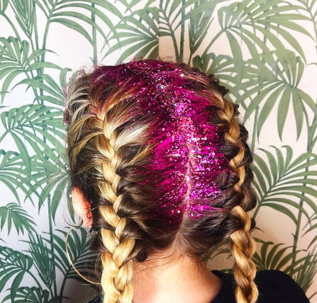 #GlitterRoots - festiwalowy trend urodowy