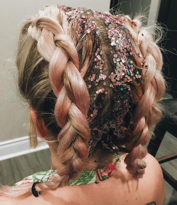 #GlitterRoots - festiwalowy trend urodowy