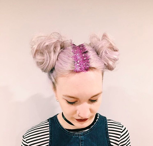 #GlitterRoots - festiwalowy trend urodowy