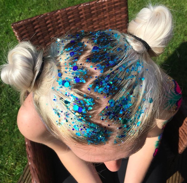 #GlitterRoots - festiwalowy trend urodowy
