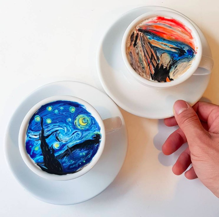 Artystyczne latte ze znanymi dziełami sztuki