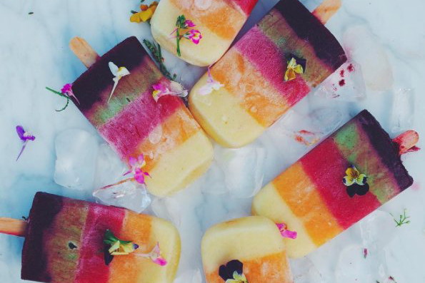 Tęczowe dania z Instagrama - rainbow pops