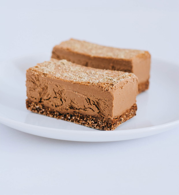 Zdrowe desery bez pieczenia: brownie na zimno