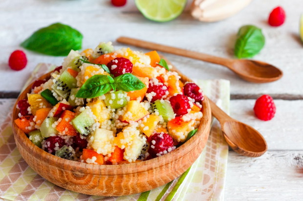 Zdrowe przekąski na plażę - owocowa quinoa