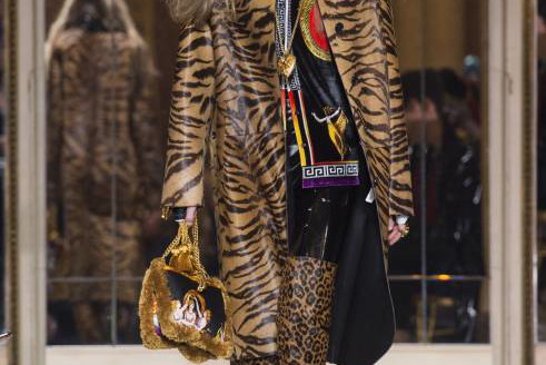 W kolekcji Versace nie zobaczymy naturalnych futer