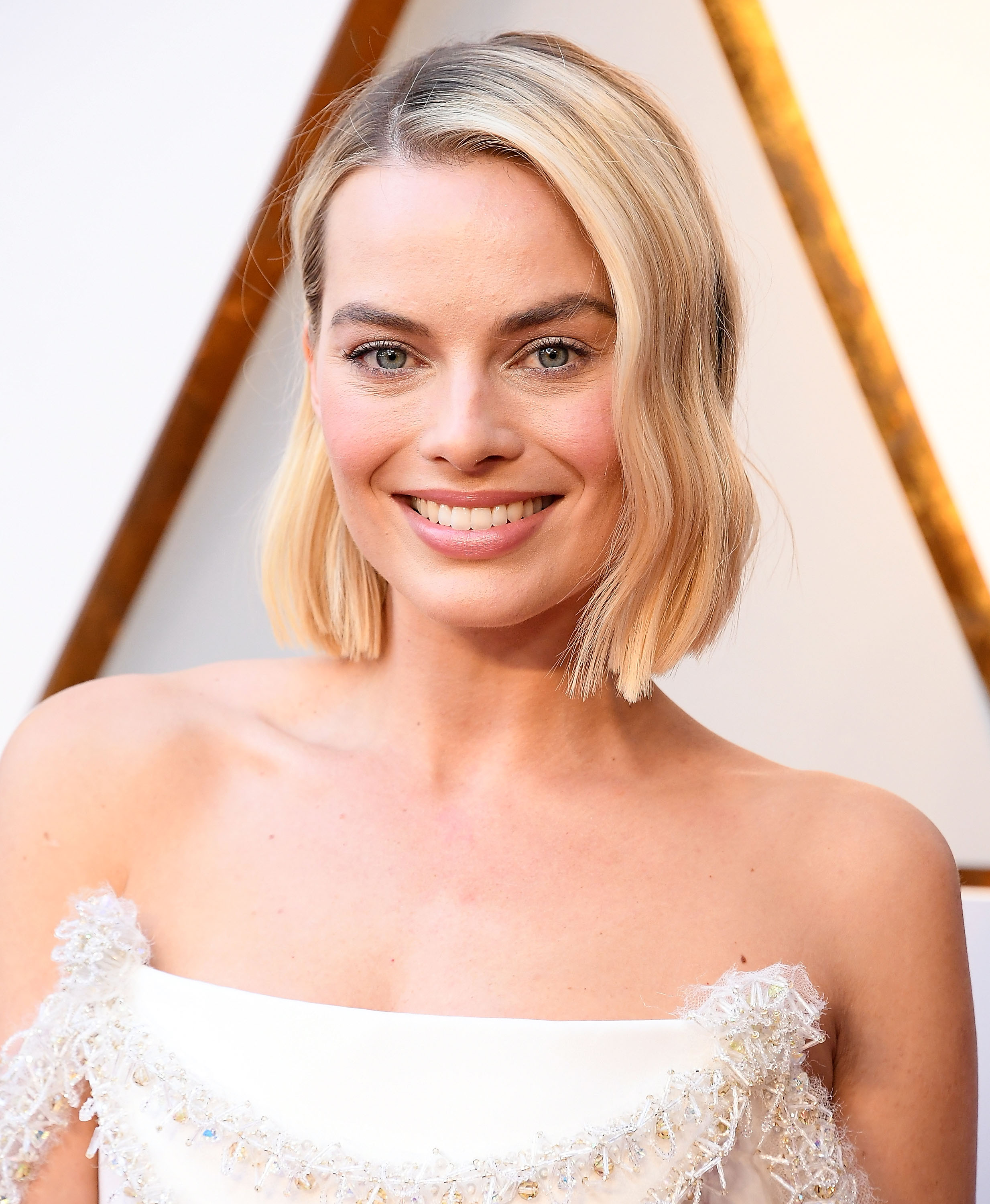 Margot Robbie w eleganckim bobie