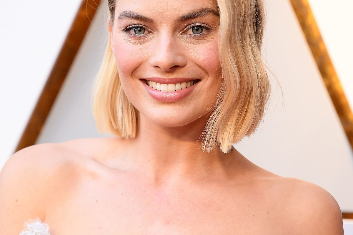 Margot Robbie w eleganckim bobie