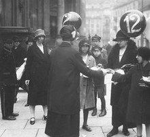 Kobiety agitujące w dniu wyborów, 1927 Warszawa