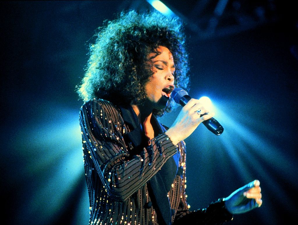 Przyjaciółka Whitney Houston po latach potwierdza ich związek!