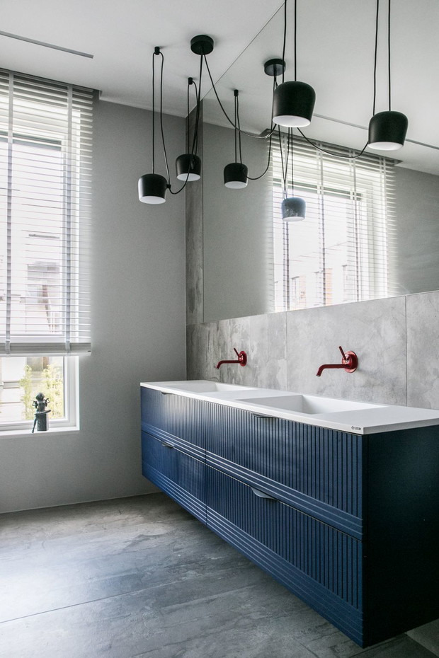 Apartament z granatowymi akcentami w Poznaniu, projekt: Joanna Zabłocka
