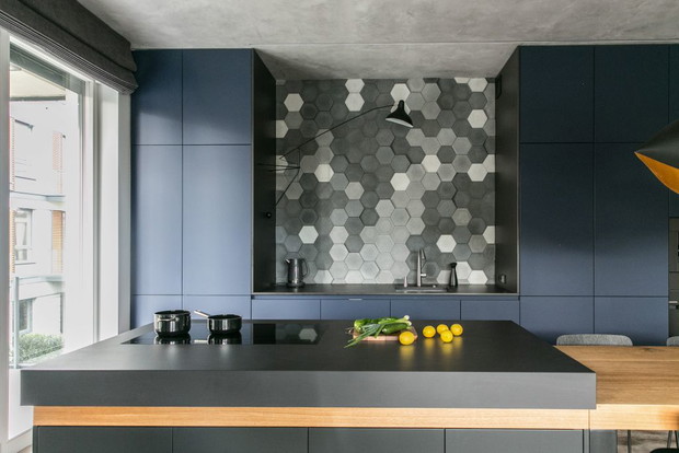 Apartament z granatowymi akcentami w Poznaniu, projekt: Joanna Zabłocka
