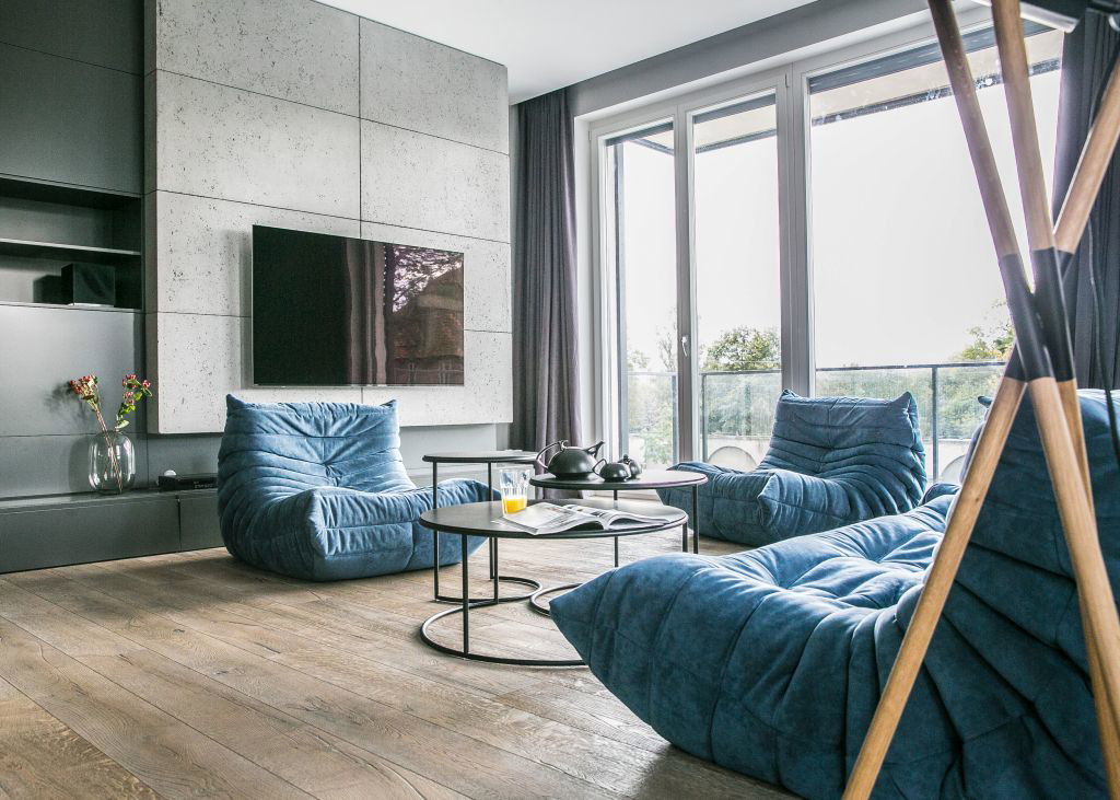 Apartament z granatowymi akcentami w Poznaniu, projekt:  Joanna Zabłocka