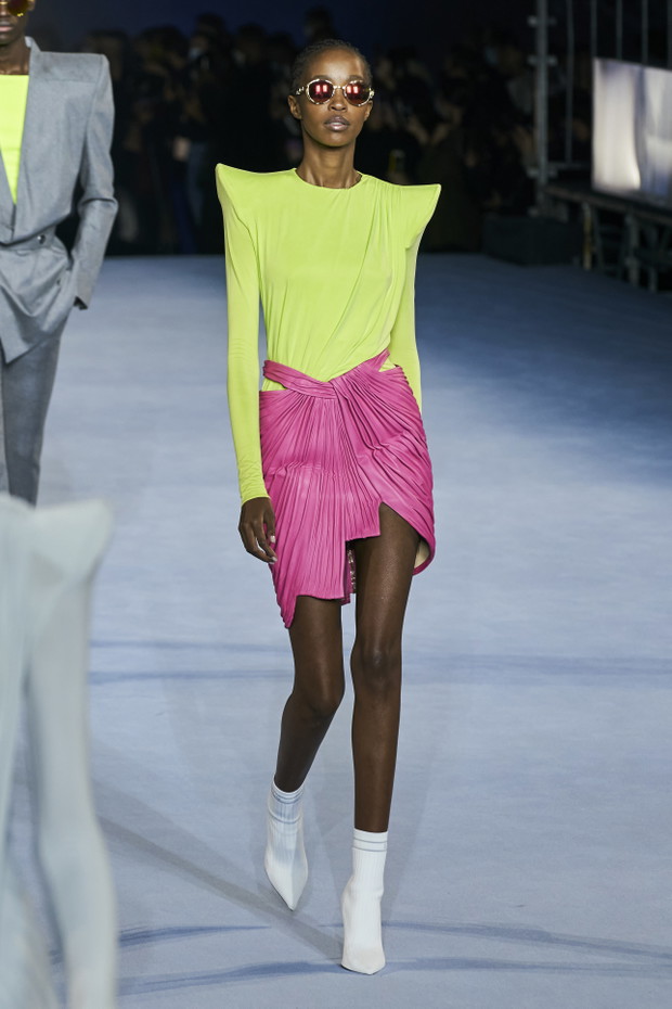 Balmain wiosna-lato 2021: kobiety Oliviera