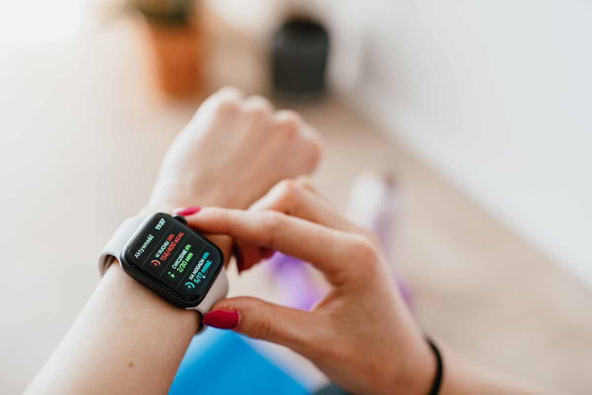 Smartwatch damski - na jakie funkcje zwrócić uwagę przy wyborze?
