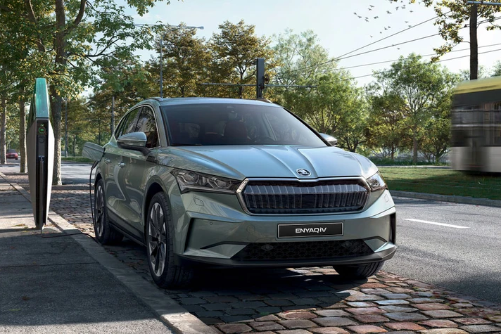ŠKODA ENYAQ iV: nowy, elektryczny SUV sprawi, że na nowo pokochacie podróżowanie autem i całkiem polubicie miejskie drogi