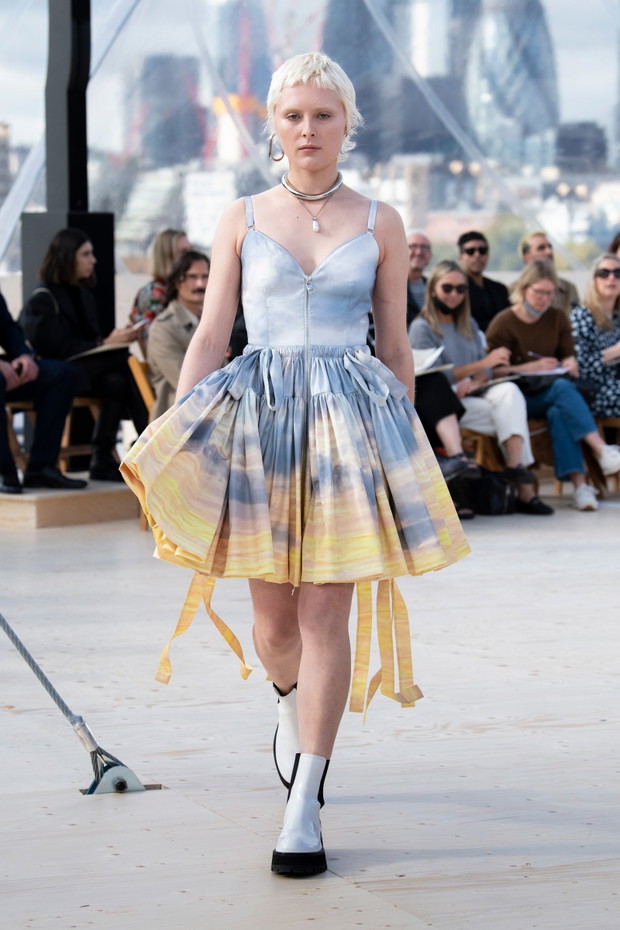 Alexander McQueen wiosna-lato 2022