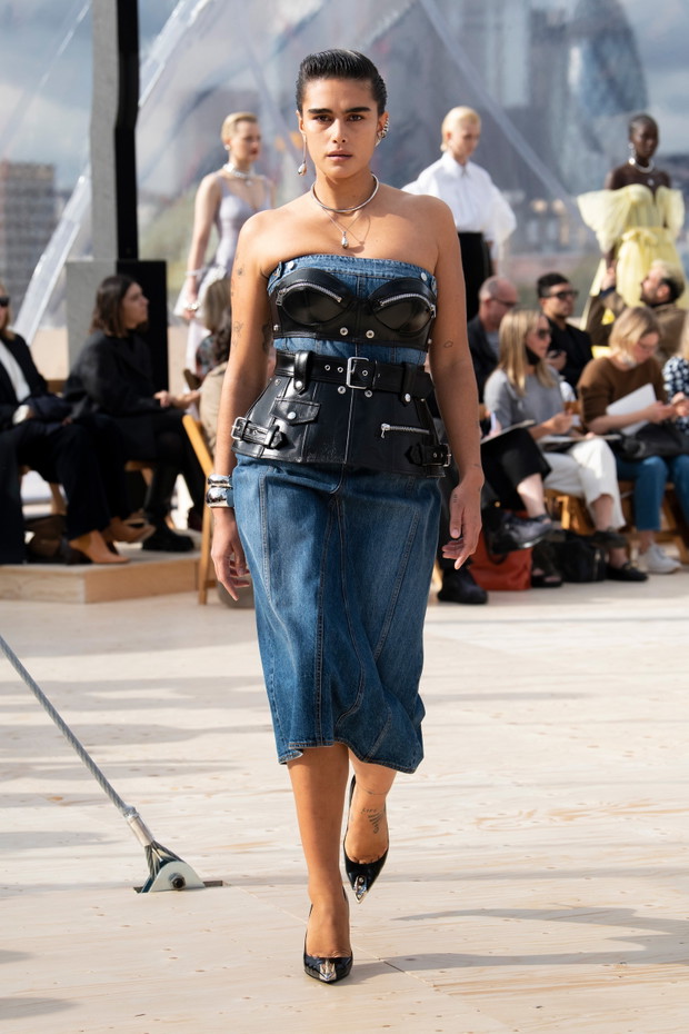 Alexander McQueen wiosna-lato 2022