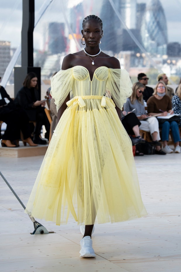 Alexander McQueen wiosna-lato 2022