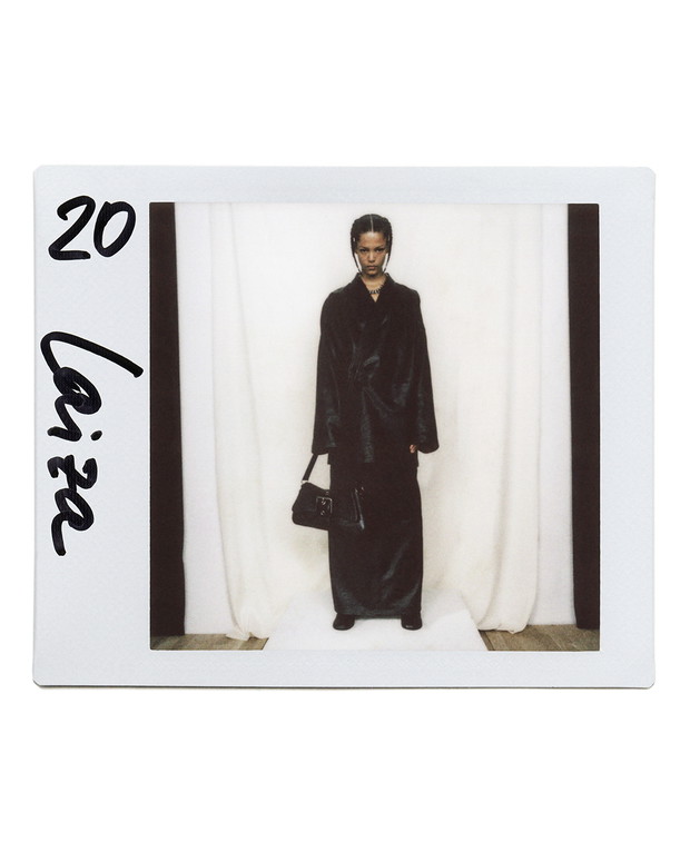 Balenciaga Pre-Fall 2022. W świecie bez internetu